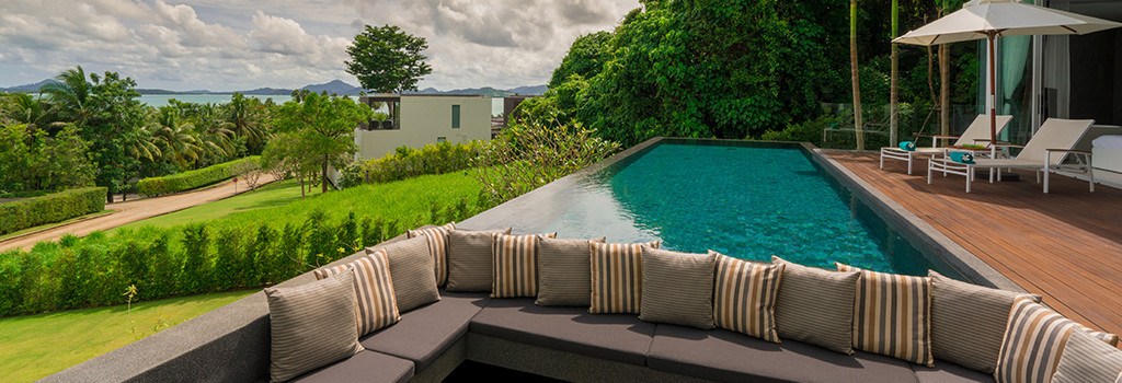 Villa Abiente - Poolside relaxation